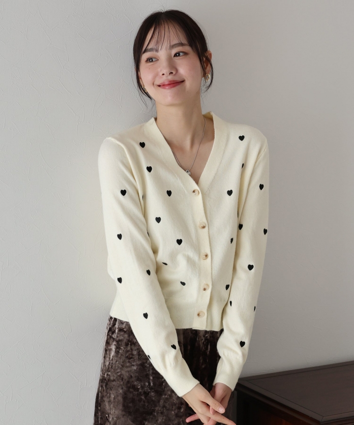 【SALE】ハート刺繍Vネックカーディガン