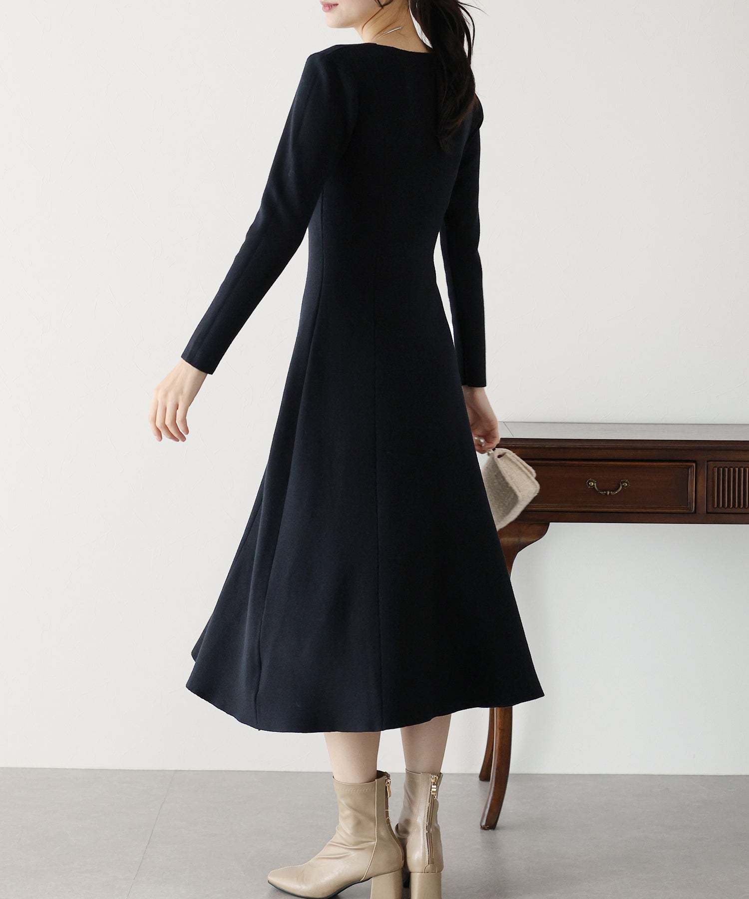 【TIME SALE】Vネックシェイプニットワンピース